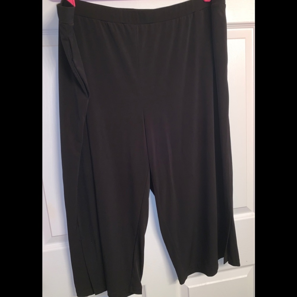 Susan Graver Capri